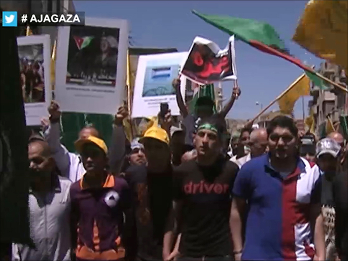 الأردنيون خرجوا في عدة مظاهراتنصرة لغزة وتنديدا بإسرائيل (الجزيرة)