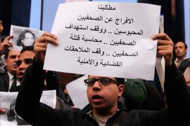 مصر - القاهرة-صورتان لمظاهرة احتجاجية للمطالبة بالإفراج عن الصحفيين المعتقلين - خاصة بالجزيرة نت