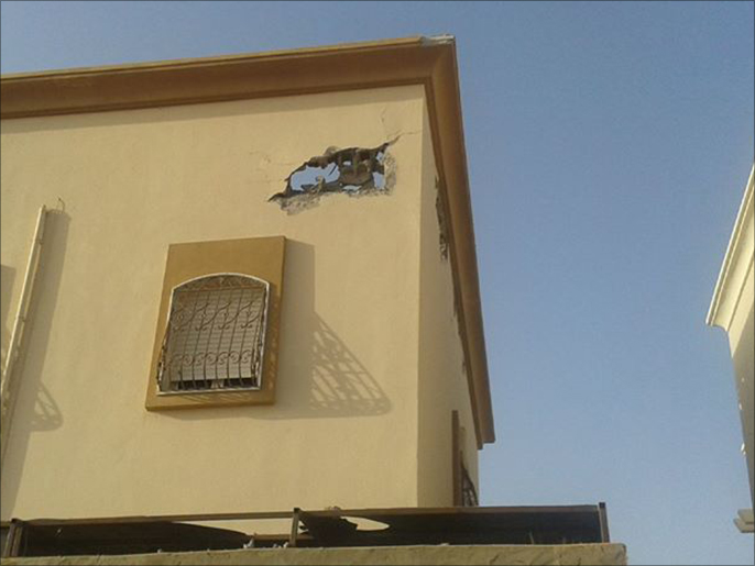 ‪‬ من نتائج القصف المتبادل بين كتائب الثوار وقوات حفتر في بنغازي(الجزيرة)