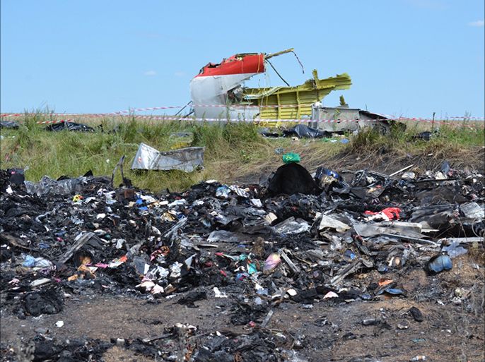 صور من مكان سقوط الطائرة الماليزية شرق أوكرانيا
