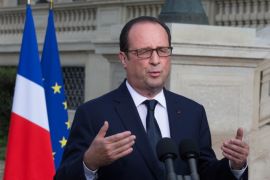 French President Francois Hollande delivers a speech outside the Foreign Affairs ministry in Paris, Saturday, July 26, 2014, after meeting families of the victims of Air Algeria flight crash, that killed all 118 people onboard including 54 French citizens. (AP Photo/Philippe Wojazer, Pool)