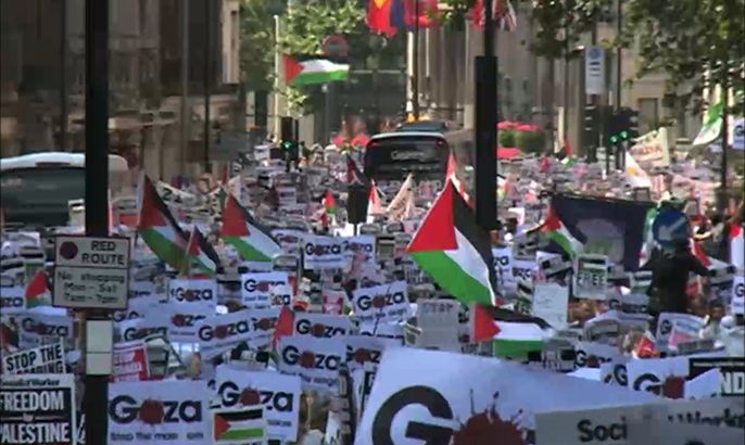 آلاف البريطانيين يتظاهرون ضد استمرار العدوان على غزة