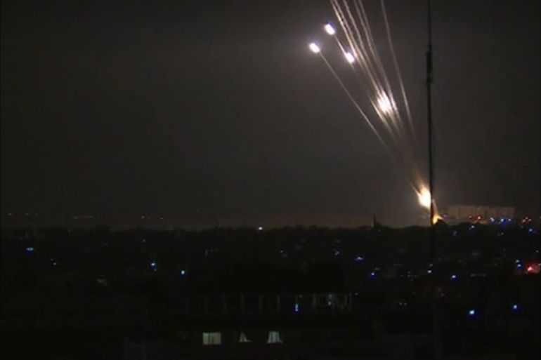 صواريخ المقاومة الفلسطينية تضرب العمق الإسرائيلي