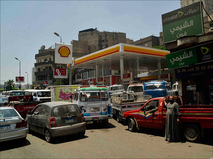الحكومة المصرية رفعت أسعار الوقود  لخفض الدعم عنها وتقليل عجز الموازنة (الجزيرة)