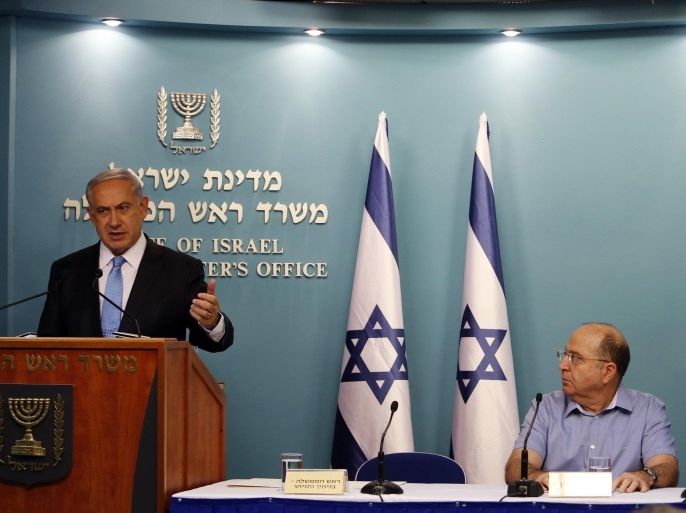 Israel's Prime Minister Benjamin Netanyahu (L), Israeli military chief Lieutenant-General Benny Gantz (R) and Defence Minister Moshe Yaalon attend a news conference at the prime minister's office in Jerusalem August 27, 2014. An open-ended ceasefire in the Gaza war held on Wednesday as Prime Minister Benjamin Netanyahu faced strong criticism in Israel over a costly conflict with Palestinian militants in which no clear victor emerged. REUTERS/Nir Elias (JERUSALEM - Tags: POLITICS CIVIL UNREST MILITARY CONFLICT)
