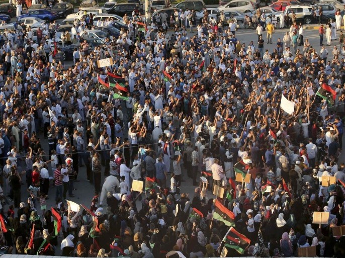 People hold signs and flags during a demonstration in support of the Benghazi Revolutionaries Shura Council and against Libya's newly elected parliament, in Freedom Square in Benghazi August 8, 2014. REUTERS/Esam Omran Al-Fetori (LIBYA - Tags: CIVIL UNREST POLITICS)