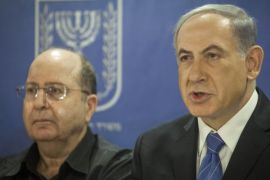 Israeli Defense Minister Moshe Ya'alon (L) and Israeli Prime Minister Benjamin Netanyahu (R) attend a cabinet meeting at the Defense Ministry in Tel Aviv, Israel, 31 July 2014. Israel will accept no humanitarian truce that prevents its soldiers from completing the job of destroying tunnels dug by militants throughout Gaza that could be used for attacking Israel, Netanyahu said on 31 July.