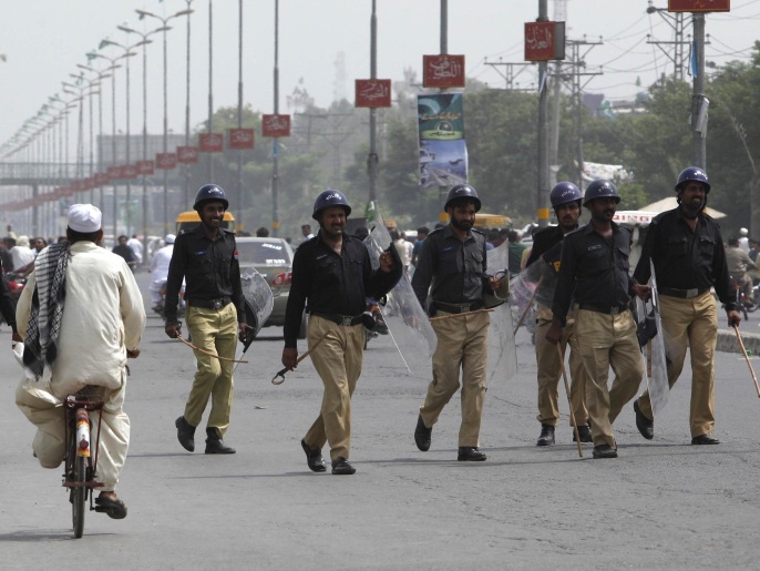 ‪السلطات الباكستانية فرضت إجراءات أمنية مشددة تحسبا لأي مواجهات‬ (رويترز)