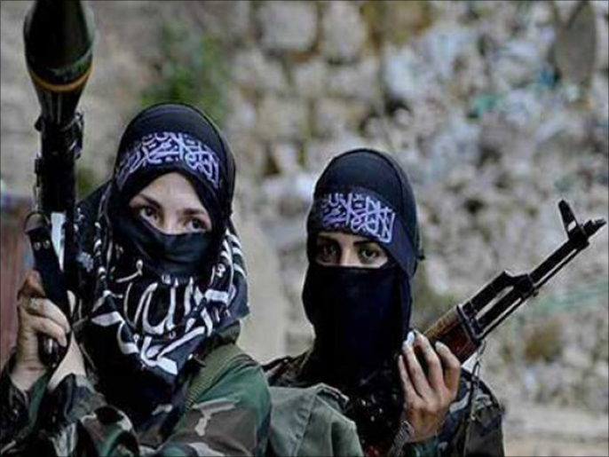 ‪عضوات بكتيبة الخنساء التي استحدثها تنظيم الدولة الإسلامية بالرقة‬  (ناشطون)