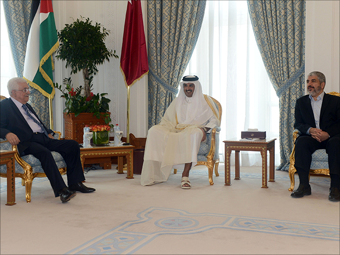 أمير قطر عقد مباحثات مع خالد مشعل والرئيس الفلسطيني الخميس (الفرنسية)