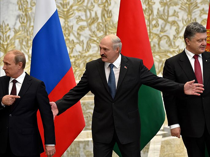 Belarus' President Alexander Lukashenko (C) gestures next to Russia's President Vladimir Putin (L) and Ukraine's President Petro Poroshenko as they meet in the Belarussian capital Minsk on August 26, 2014