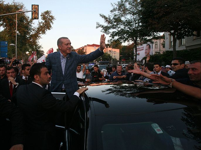 Turkey's Prime Minister Tayyip Erdogan waves to the crowd as he leaves his home in Istanbul August 10, 2014. Erdogan won Turkey's first presidential election on Sunday after securing a majority of the votes, the High Election Board (YSK) said, citing provisional figures. REUTERS
