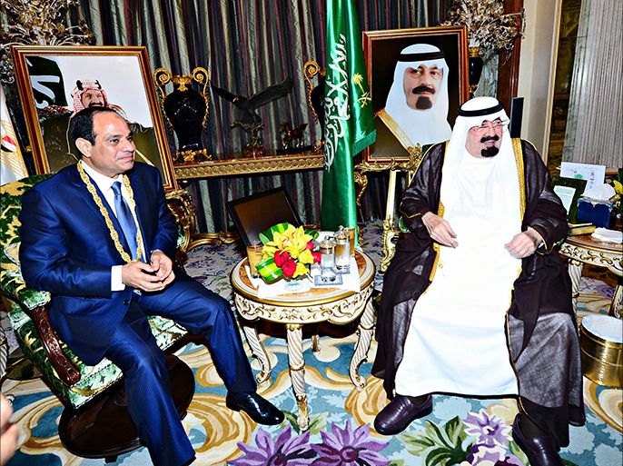 Egypt's President Abdel Fattah al-Sisi (L) meets with Saudi Arabia's King Abdullah bin Abdulaziz Al Saud in the Saudi Red Sea city of Jeddah August 10, 2014 in this handout photo provided by the Saudi Press Agency. REUTERS/Saudi Press Agency/Handout via Reuters (SAUDI ARABIA - Tags: POLITICS ROYALS) ATTENTION EDITORS - THIS PICTURE WAS PROVIDED BY A THIRD PARTY. REUTERS IS UNABLE TO INDEPENDENTLY VERIFY THE AUTHENTICITY, CONTENT, LOCATION OR DATE OF THIS IMAGE. THIS PICTURE IS DISTRIBUTED EXACTLY AS RECEIVED BY REUTERS, AS A SERVICE TO CLIENTS. NO SALES. NO ARCHIVES. FOR EDITORIAL USE ONLY. NOT FOR SALE FOR MARKETING OR ADVERTISING CAMPAIGNS. THIS IMAGE HAS BEEN SUPPLIED BY A THIRD PARTY. IT IS DISTRIBUTED, EXACTLY AS RECEIVED BY REUTERS, AS A SERVICE TO CLIENTS