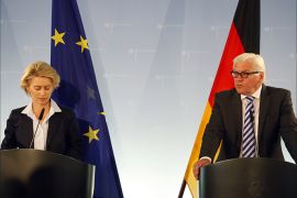 Berlin, Berlin, GERMANY : German Defence Minister Ursula von der Leyen (L) and German Foreign Minister Frank-Walter Steinmeier give a press conference on August 20, 2014 in Berlin