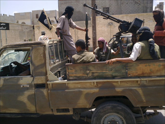 ‪مسلحو القاعدة هاجموا في السابق مقار عسكرية وحكومية جنوب وشرق اليمن‬ مسلحو القاعدة هاجموا في السابق مقار عسكرية وحكومية جنوب وشرق اليمن (الجزيرة نت-أرشيف)
