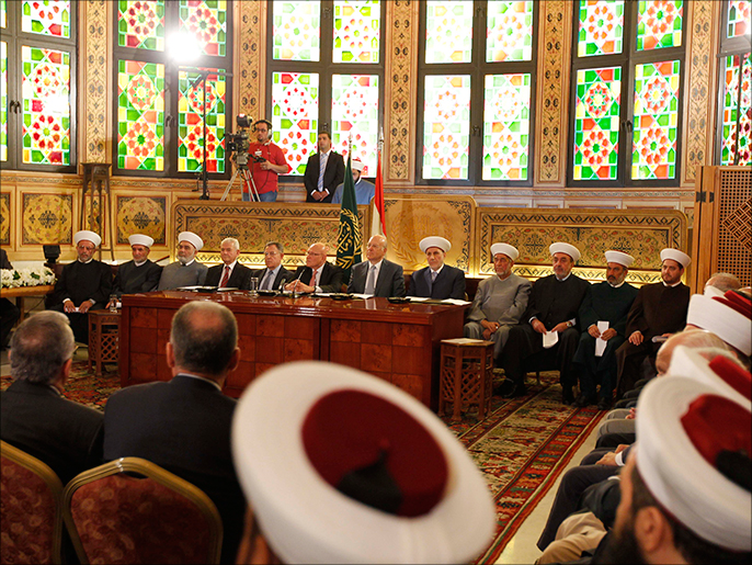 ‪جانب من اجتماع الهيئة الانتخابية لدار الإفتاء اللبنانية‬ (الجزيرة)
