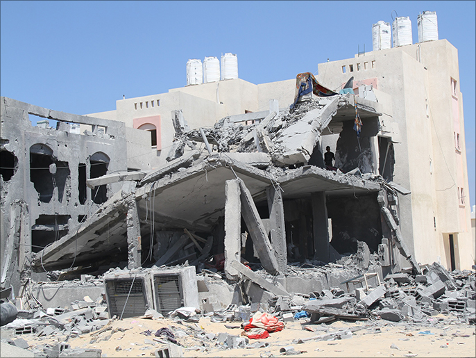 ‪قصف منزل عائلة زعرب خلف 15 شهيدا‬  (الجزيرة)