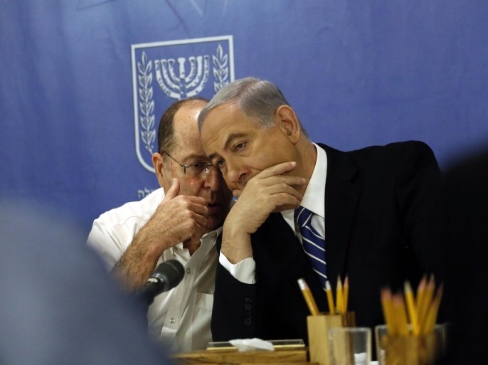 Israeli Prime Minister Benjamin Netanyahu listens to Defence Minister Moshe Yaalon (L) during the weekly cabinet meeting on August 24, 2014 at the Defense Ministry in the costal city of Tel Aviv. Netanyahu told his ministers that the military campaign against Gaza militants would continue until peace is restored to southern Israel. AFP PHOTO/GALI TIBBON
