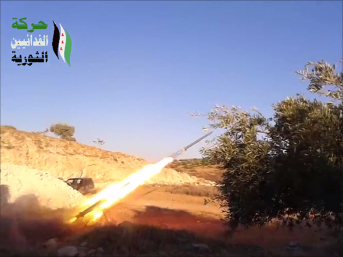 ‪استهداف مطار حماة العسكري بصواريخ غراد‬  (ناشطون)