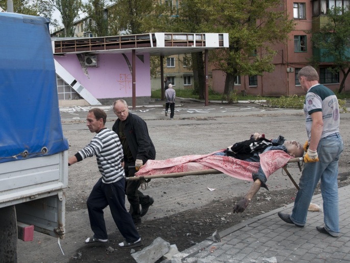 مقتل مدنيين ببلدة تبعد 16 ميلا من دونيتسك(أسوشيتد برس)