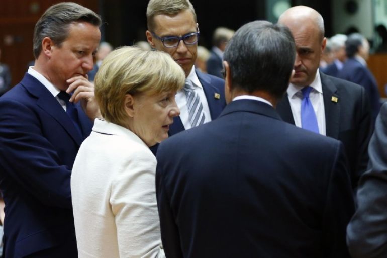 Britain's Prime Minister David Cameron (L-R), German Chancellor Angela Merkel, Finland's Prime Minister Alexander Stubb, Cyprus' President Nicos Anastasiades and Sweden's Prime Minister Fredrik Reinfeldt hold a discussion at the start of a European Union summit in Brussels August 30, 2014. European Union leaders will threaten Russia with new sanctions over Ukraine on Saturday but, fearful of a new Cold War and self-inflicted harm to their own economies, should give Moscow another chance to make peace. REUTERS/Yves Herman (BELGIUM - Tags: POLITICS)