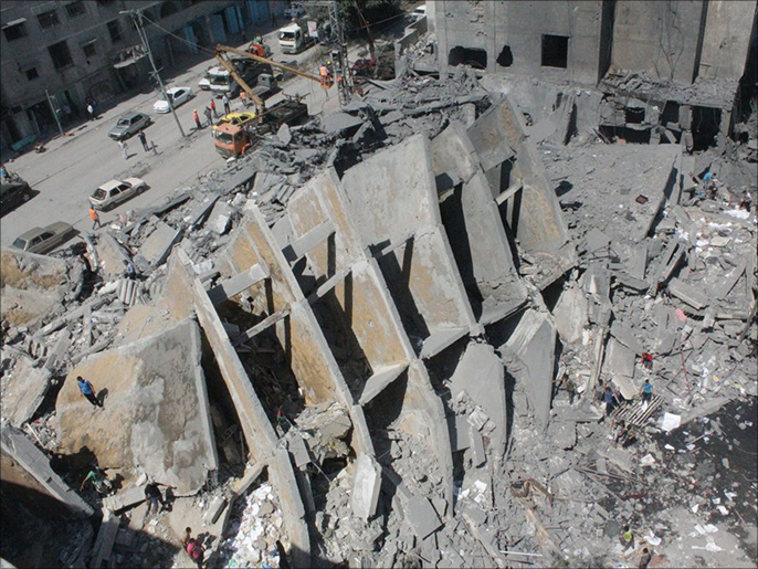 إسرائيل دمرت الأبراج السكنية والبنى التحتية في قطاع غزة (الجزيرة)