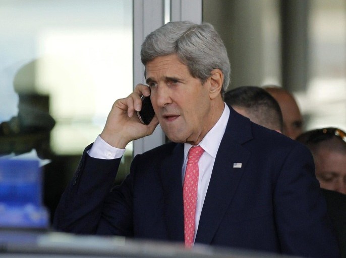US Secretary of State John Kerry speaks on a mobile phone after his private meeting with Israeli Prime Minister Benjamin Netanyahu in Tel Aviv on November 8, 2013. Kerry was meeting Israel's Benjamin Netanyahu at Tel Aviv airport before heading to Geneva for talks on Iran's nuclear programme, a US official said. AFP PHOTO/POOL/JASON REED