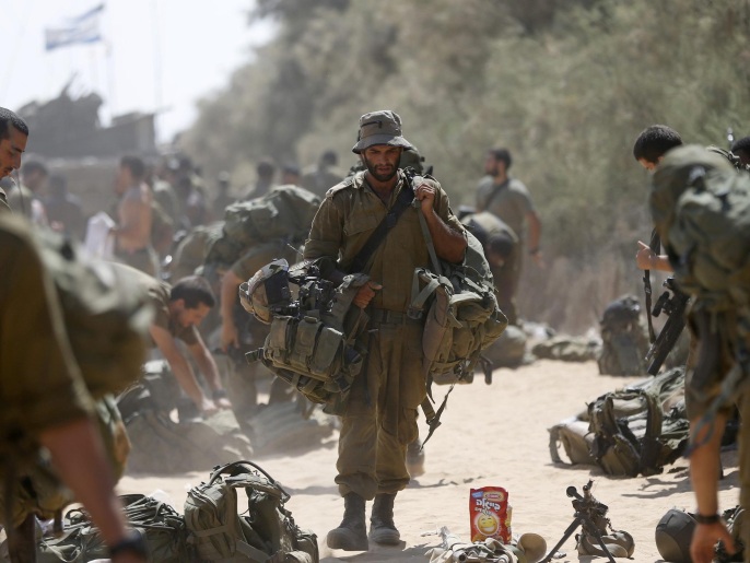 An Israeli soldier from the Givati brigade carries his gear after returning to Israel from Gaza August 4, 2014. Egypt presented Palestinian demands to Israel on Monday as part of efforts to mediate a ceasefire in Gaza which could pave the way for negotiations to end more than three weeks of fighting, an Egyptian source said. REUTERS/Baz Ratner (ISRAEL - Tags: POLITICS CIVIL UNREST MILITARY CONFLICT)