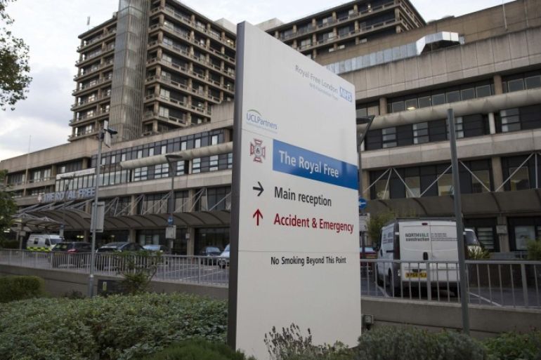 A sign is displayed outside of the Royal Free Hospital in north London August 24, 2014. A British medical worker was flown home from West Africa on Sunday after becoming the first Briton infected in an Ebola epidemic, and a separate new outbreak of the disease was detected in Democratic Republic of Congo. The man was transported to an isolation unit at the Royal Free Hospital in London. REUTERS/Neil Hall (BRITAIN - Tags: HEALTH DISASTER)
