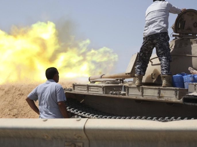 A tank belonging to the Western Shield, a branch of the Libya Shield forces, fires during a clash with rival militias around the former Libyan army camp, Camp 27, in the 27 district, west of Tripoli, August 22, 2014. REUTERS/Stringer (LIBYA - Tags: POLITICS CIVIL UNREST CONFLICT)
