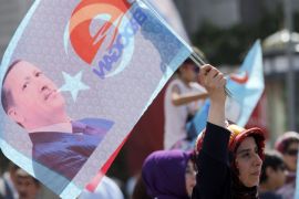 A supporter waves a flag during a gathering in support of Turkey's Prime Minister and presidential candidate Tayyip Erdogan in Istanbul August 8, 2014. Erdogan is set to secure his place in history as Turkey's first popularly-elected president on Sunday, but his tightening grip on power has polarised the nation, worried Western allies and raised fears of creeping authoritarianism. REUTERS/Murad Sezer (TURKEY - Tags: POLITICS ELECTIONS)