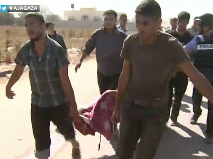 دمار واسع جراء قصف قوات الاحتلال بلدة خزاعة