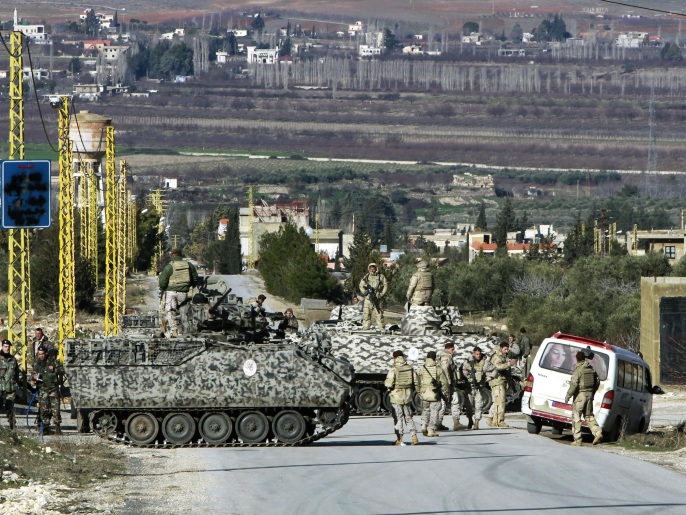 ‪(أسوشيتد برس)‬ نقطة تفتيش للجيش اللبناني في مدخل بلدة عرسال 