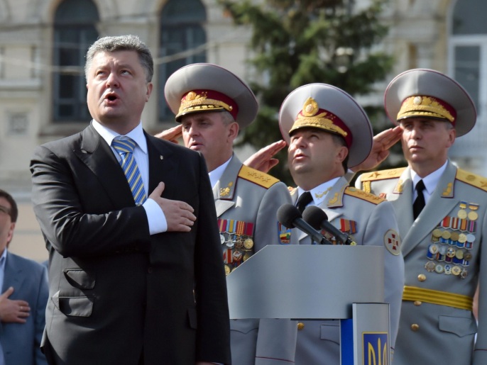 الرئيس الأوكراني وعد بتطوير الجيش في حفل الاستقلال عن روسيا (غيتي)