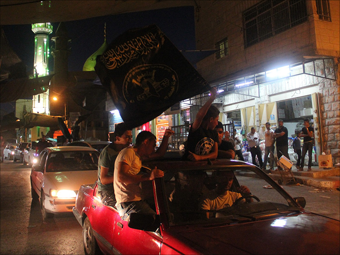 الشباب رفعوا شعارات المقاومة وخرجوافي مسيرات احتفالا بنصر غزة (الجزيرة)