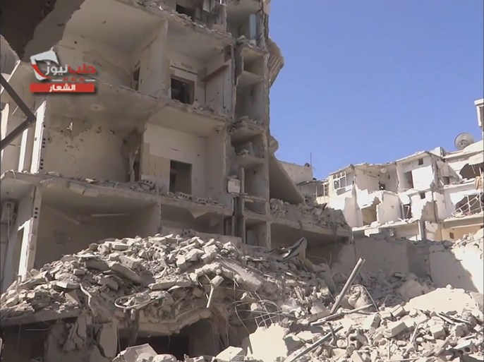 آثار الدمار في حي الشعار بعد قصفه بالبراميل المتفجرة