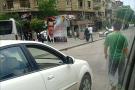 أغلب الأسر من الطائفة السنية تسعى لمغادرة دمشق بحثاً عن ظروف حياة أفضل في ظل سطوة المليشيات التابعة للأسد على أغلب أحياء دمشق وانتشار عشرات الحواجز الأمنية
