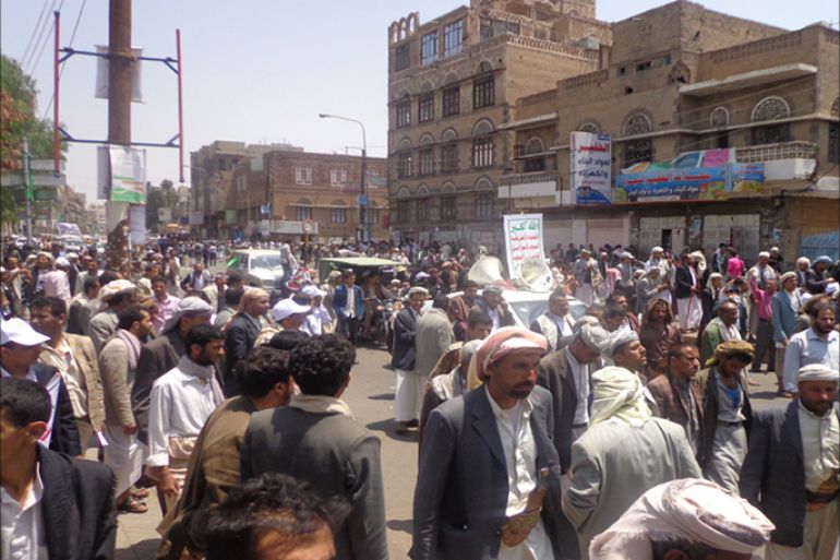 جماعة الحوثي تدعو لخطوات تصعيدية في حال عدم الإستجابة لمطالبها بإقالة الحكومة (الجزيرة نت)1