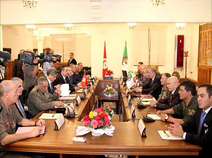 جانب من زيارة مهدي جمعة للجزائر لمزيد التنسيق الأمني بين البلدين