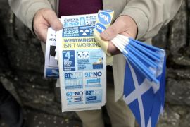 Pr-independence goodies are distributed by supporters outside the Birnam Highland Games in Perthshire, Scotland, on August 30, 2014. Support for Scottish independence is increasing three weeks ahead of a referendum, a poll published on August 29 showed, amid attempts by British Prime Minister David Cameron to make the business case for retaining the union. AFP PHOTO/ANDY BUCHANAN