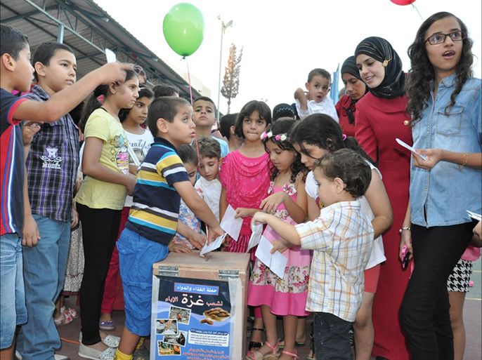 أطفال الداخل الفلسطيني يتبرعون بمدخراتهم ومعايداتهم لأطفال غزة