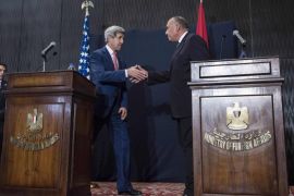 U.S. Secretary of State John Kerry shakes hands with Egyptian Foreign Minister Sameh Shoukry (R) at the end of a joint news conference in Cairo September 13, 2014. Kerry is in Cairo as part of a regional tour to build support for President Barack Obama's plan to strike both sides of the Syrian-Iraqi frontier to defeat Islamic State Sunni fighters and build a coalition for a potentially complex military campaign in the heart of the Middle East. REUTERS/Brendan Smialowski/Pool (EGYPT - Tags: POLITICS)