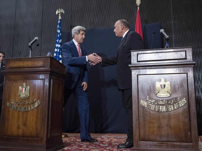 U.S. Secretary of State John Kerry shakes hands with Egyptian Foreign Minister Sameh Shoukry (R) at the end of a joint news conference in Cairo September 13, 2014. Kerry is in Cairo as part of a regional tour to build support for President Barack Obama's plan to strike both sides of the Syrian-Iraqi frontier to defeat Islamic State Sunni fighters and build a coalition for a potentially complex military campaign in the heart of the Middle East. REUTERS/Brendan Smialowski/Pool (EGYPT - Tags: POLITICS)