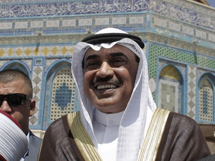 Kuwaiti Foreign Minister Sheikh Sabah al-Khaled al-Sabah (C) walks outside Jerusalem's Dome of the Rock during his visit to the Al-Aqsa mosque compound, Islam's third holiest site, in the old city of Jerusalem on September 14, 2014. AFP PHOTO/ AHMAD GHARABLI