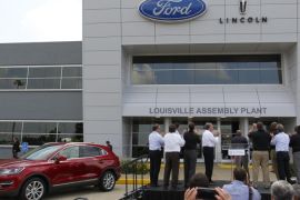 Ford Motor Company unveils the new Lincoln logo on its building at the Louisville Assembly Plant in Louisville, Kentucky, USA, 25 August 2014. The Ford Motor Company has announced the hiring of 300 employees and 129 million US dollar worth of investments to support production of the 2015 Lincoln MKC utility vehicle.