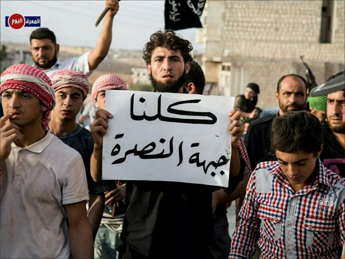 مظاهرة بمعرة النعمان نددت بالتحالف الدولي الذي يستهدف جبهة النصرة والمدنيين (الجزيرة)