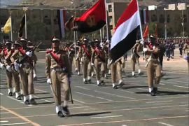 تنظيم عرض عسكري باليمن رغم انتشار الفوضى