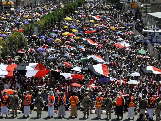 Supporters of the Shiite Houthi movement attend a celebration of the defeat of their Sunni Islamist rivals in Sana'a, Yemen, 26 September 2014. Reports state thousands of supporters of the Shiite Houthi movement attended a celebration of the defeat of their Sunni Islamist rivals backed by government troops. The Yemeni government and Shiite fighters have signed a UN-brokered ceasefire a week ago after five days of heavy fighting in the capital Sanaa.