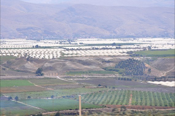إسرائيل تبيع التقنيات والمعدات الزراعية وصانعة الدفيئات التي تهمين على الزراعة في وادي غور الأردن، ومسطحات واسعة من أراضي الغور الذي تظهر بالصورة التي التقطت شهر ابريل - نيسان‏ 2014، هي من صناعة إسرائيل.
