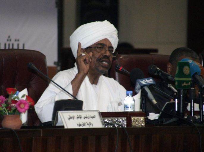 Sudanese President Omar al-Bashir speaks during a convention at the National Congress Party headquarters in Khartoum on September 27, 2014. AFP PHOTO/EBRAHIM HAMID